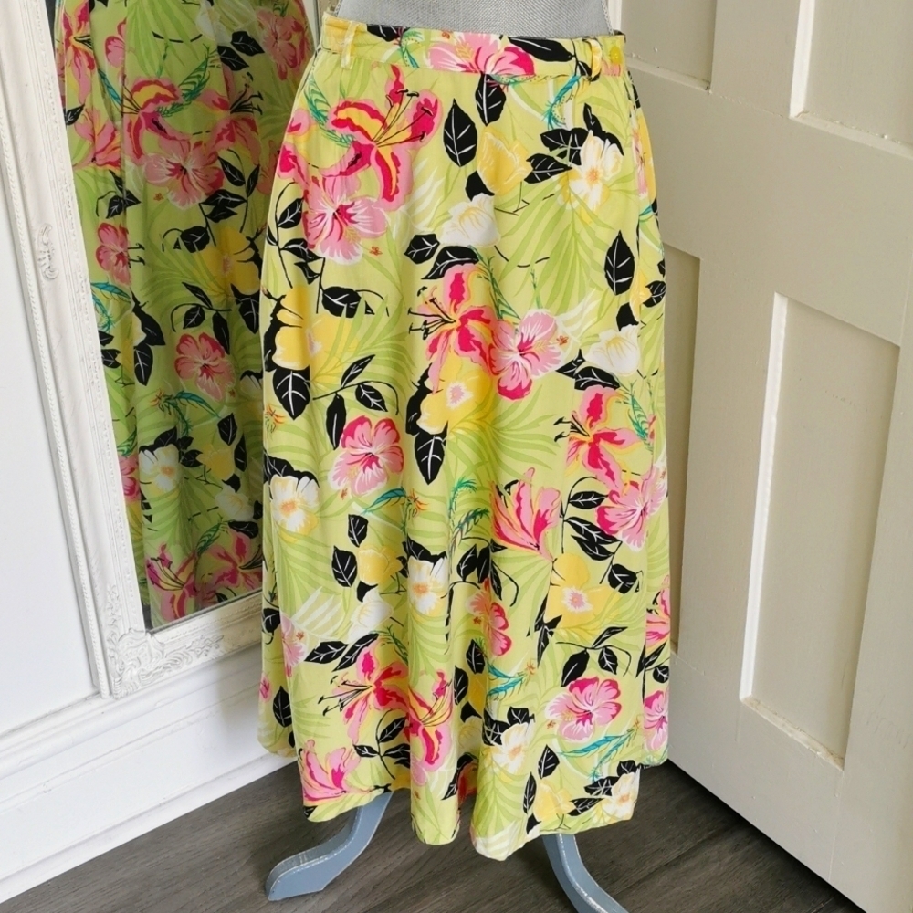 Vintage 90's Tabi maxi vibrant floral skirt. Size 12. EUC